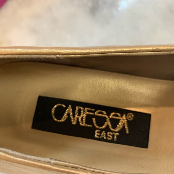 Caressa East Gold Leather Pumps Size 11M - Picture 7 of 8